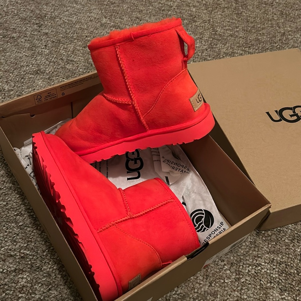 Red UGG minis